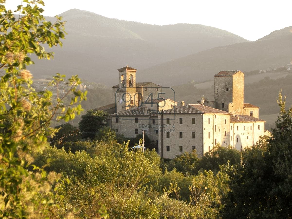 Historisches 4-Sterne-Schlosshotel mit 16 Apartments und 65 Betten - Umbrien in Todi, Immobilie von 9045 REAL ESTATE