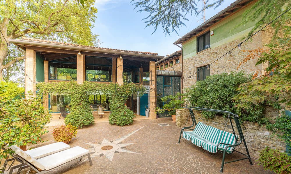Moderne Villa mit Panoramablick in Castel San Pietro Terme - Emilia-Romagna in Castel San Pietro Terme, Immobilie von 9045 REAL ESTATE