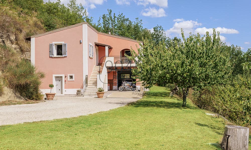 Idyllic country villa with panoramic views in Ascoli Piceno - Marche in Ascoli Piceno, property offered by 9045 REAL ESTATE