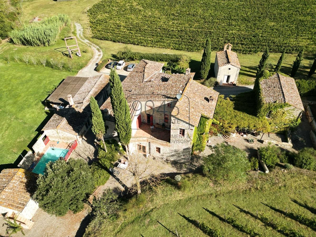 Toskanisches Borgo mit Weinbergen im Herzen der Hügel von Siena - Toskana in Colle Di Val D'Elsa, Immobilie von 9045 REAL ESTATE