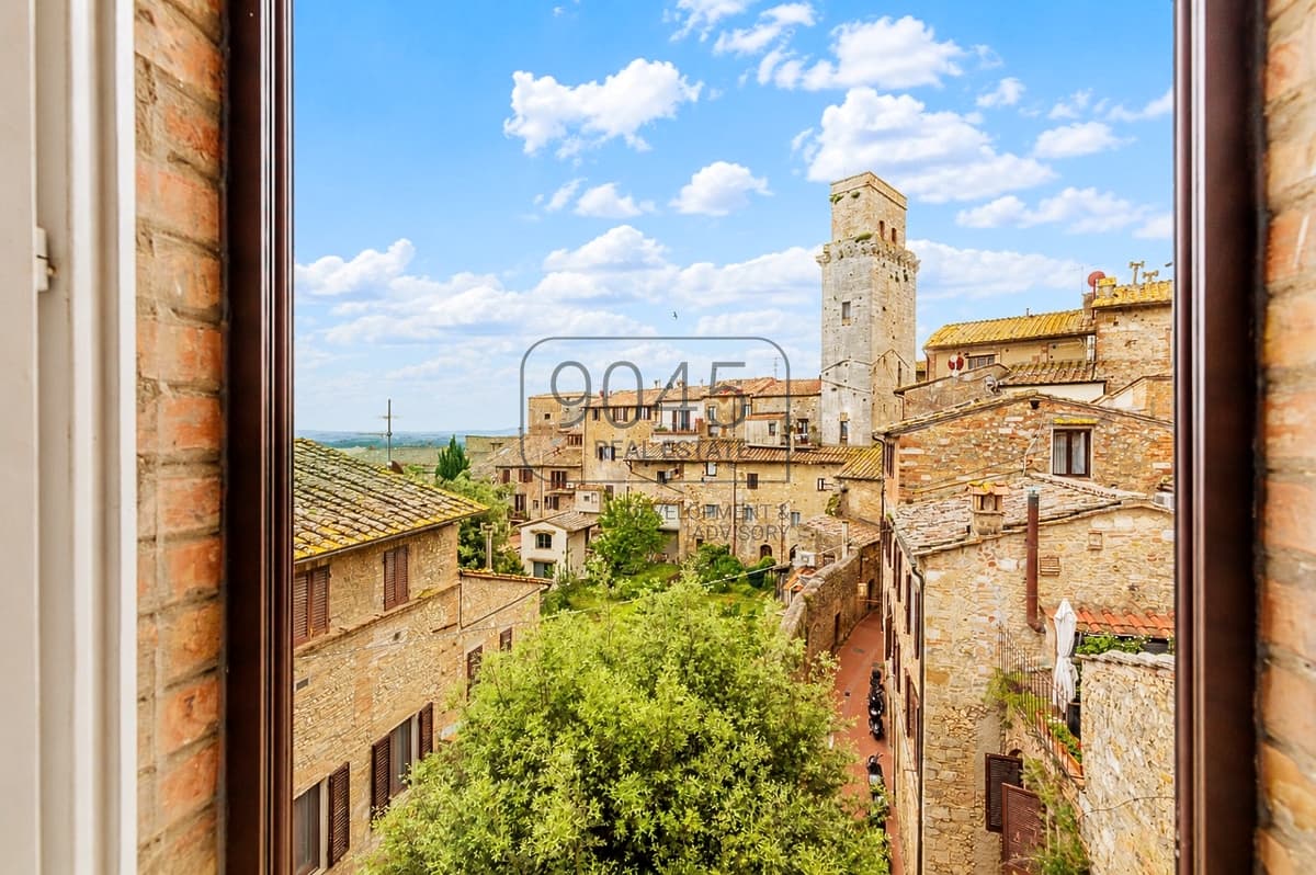 Stylish old town apartment in the heart of San Gimignano - Tuscany in San Gimignano, property offered by 9045 REAL ESTATE