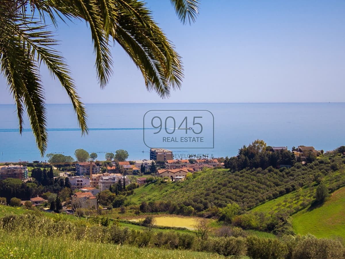 Villa with breathtaking sea views and 8ha of land in Roseto - Abruzzo in Roseto degli Abruzzi, property offered by 9045 REAL ESTATE