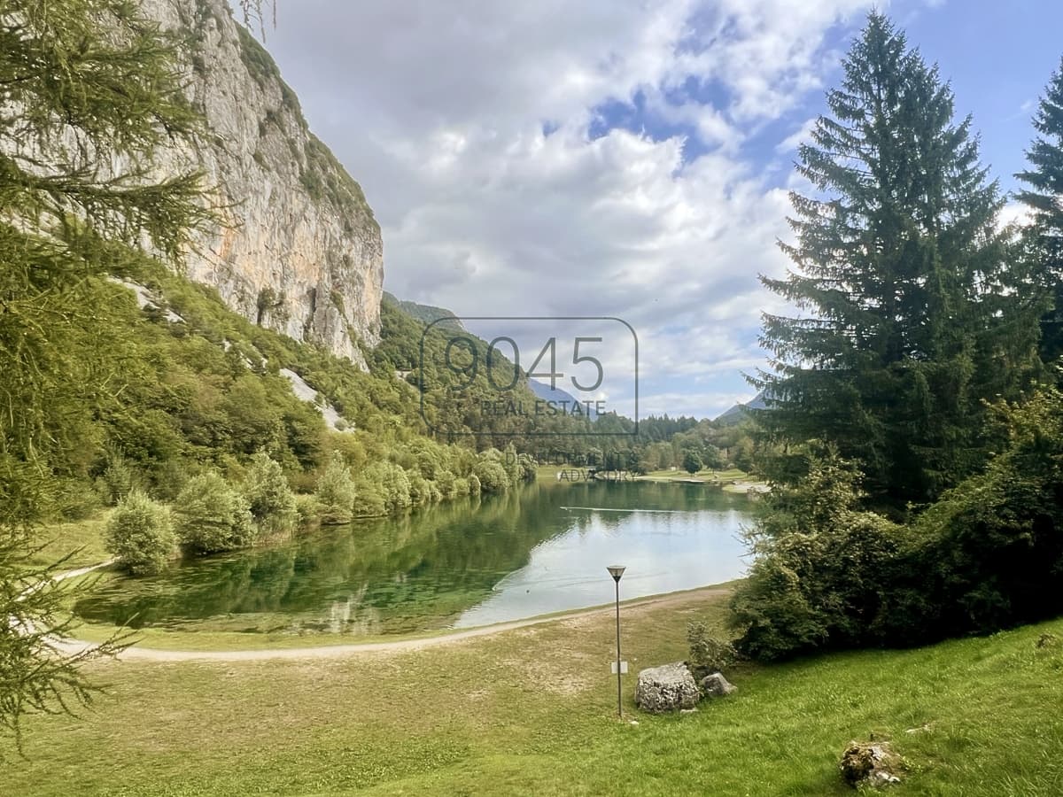 Real estate complex with hotel, restaurant and apartments on Lake Nembia in the Adamello Brenta Nature Park in San Lorenzo Dorsino, property offered by 9045 REAL ESTATE